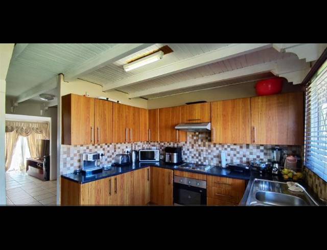 3 BEDROOM HOUSE FOR SALE IN CRYSTAL PARK